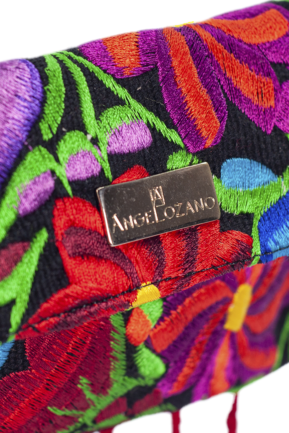 Porta celular tipo Crossbody  A ÁNGELOZANO con textil bordado artesanalmente en Chiapas con motitas y asa de piel sintética, Modelo Mía