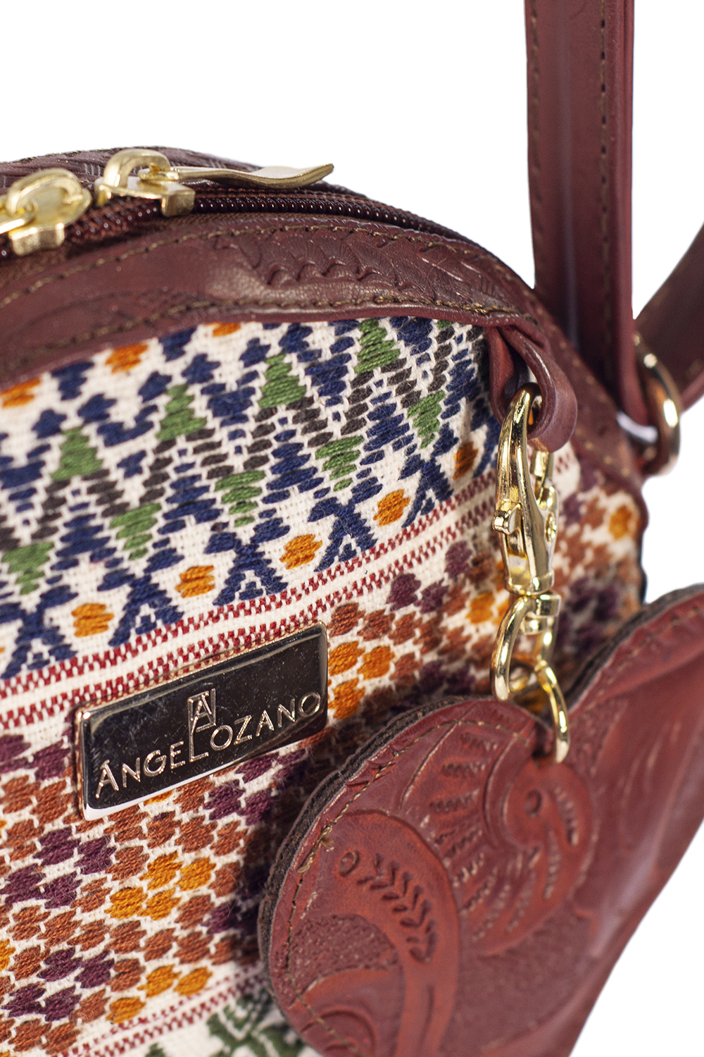 Bolso tipo Crossbody A ÁNGELOZANO de Piel Vacuna con bordado artesanal de Chiapas, Modelo Rosy