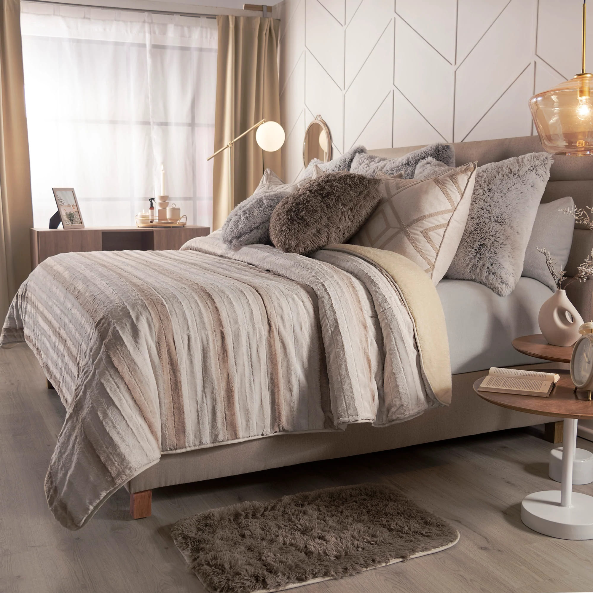 Edredón Matrimonial Con Borrega Beige Rayado | Cálido | Invierno