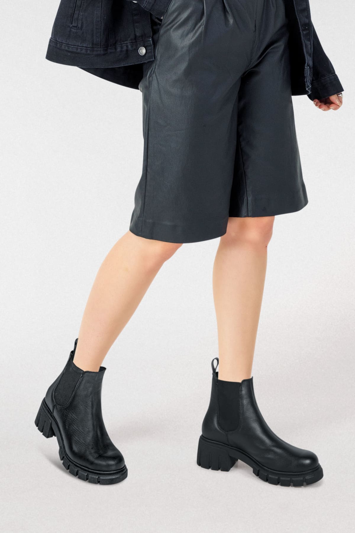 Moto bota Enrico Ferri con suela track, color negro, mod. 1056111