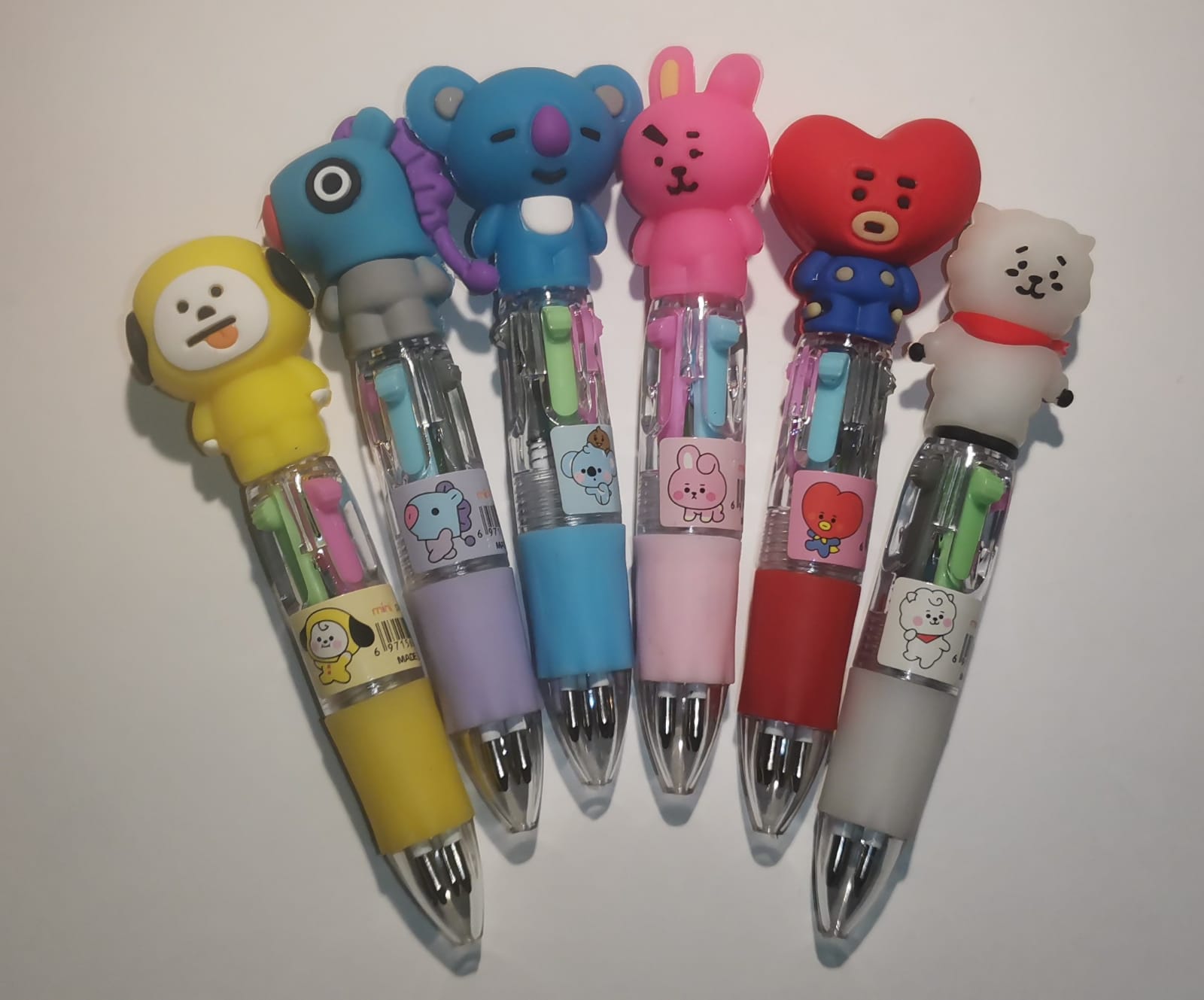 Serie de plumas de dibujos animados k pop 4 colores 
