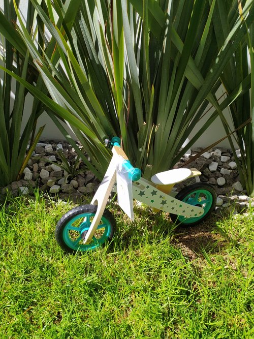 Bicicleta de equilibrio color verde turquesa