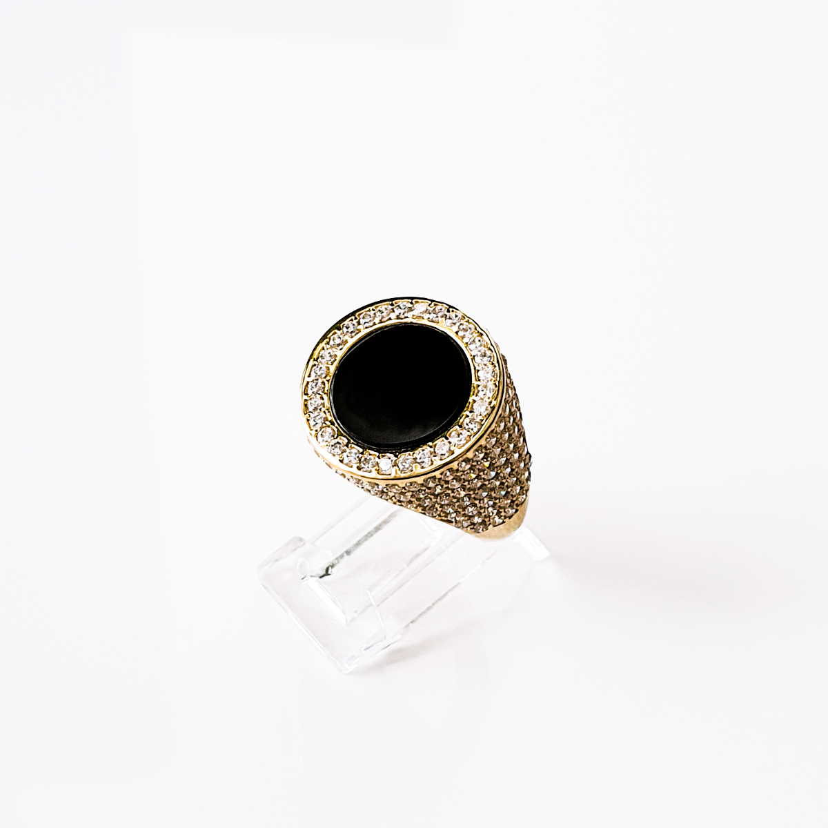Anillo hombre ónix de plata .925 con piedra zirconia en chapa de oro de 14k. Incluye certificado y caja de regalo