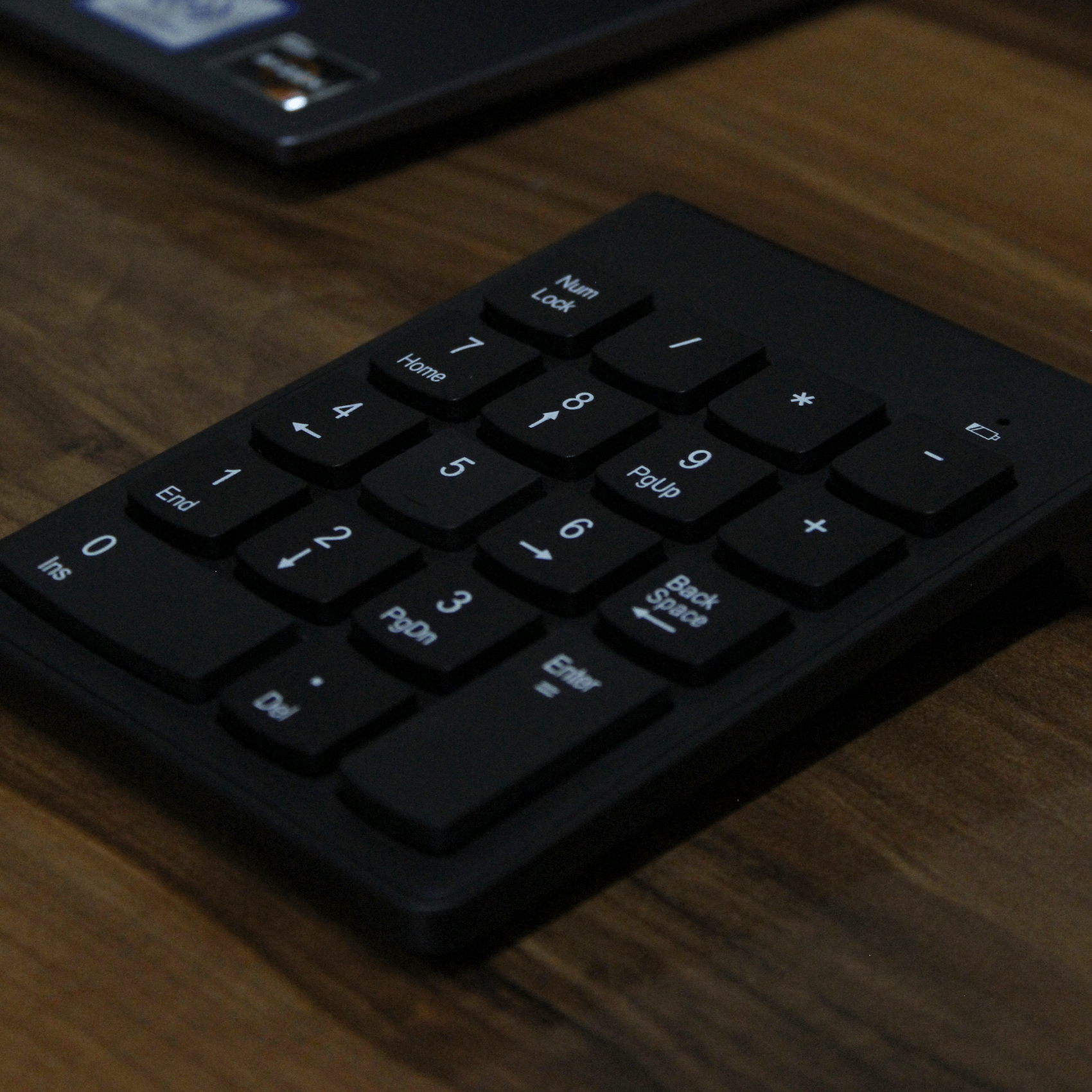 Teclado numérico Archy inalámbrico 18 Teclas para PC, Laptop, Potátil, Delgado, con Receptor USB, Silencioso, Diseño Moderno, Compatible con Windows y Mac (KB06).