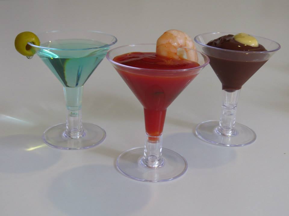 Copitas estilo Martini con apariencia cristalería, Ideal para todo tipo de eventos 