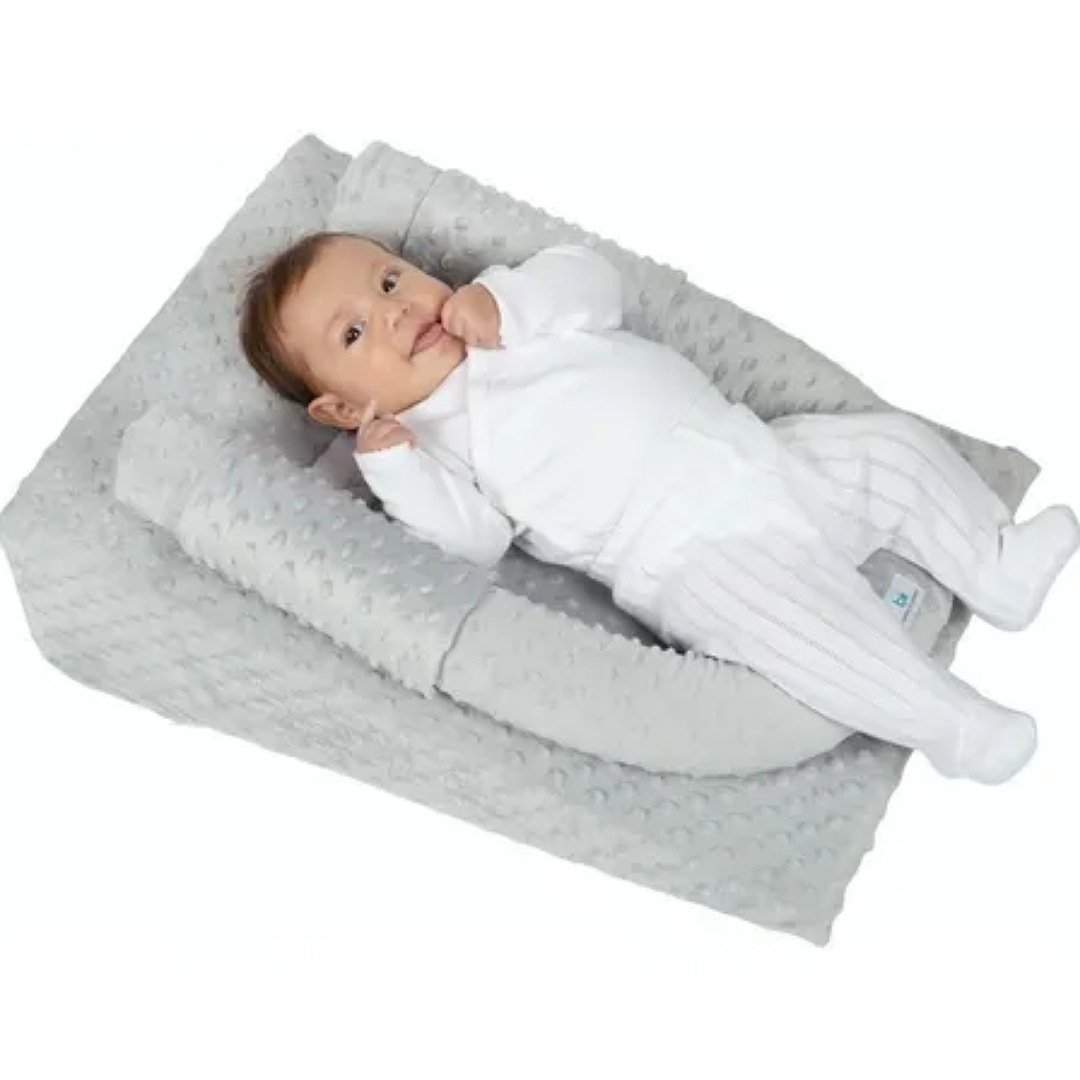 Qué beneficios tiene una almohada antireflujo para bebés?