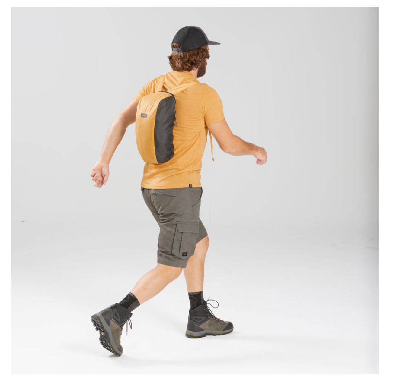 Mochila compacta 10 litros trekking viaje travel 100 Forclaz