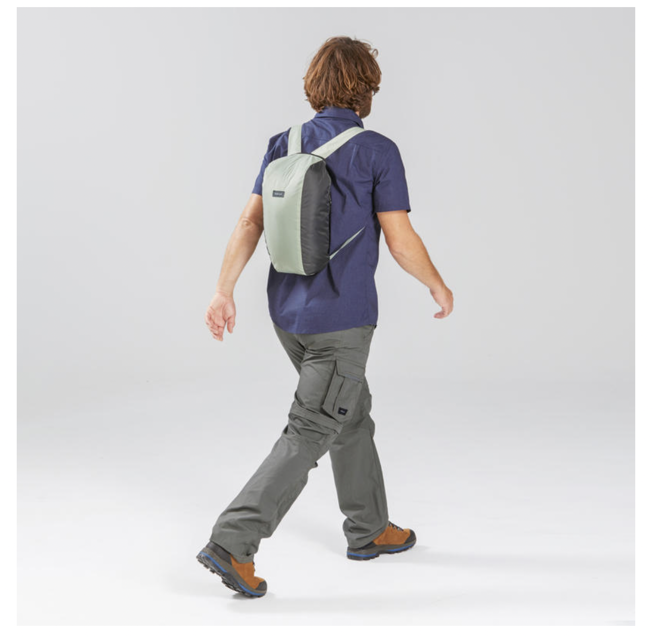 Mochila compacta 10 litros trekking viaje travel 100 Forclaz