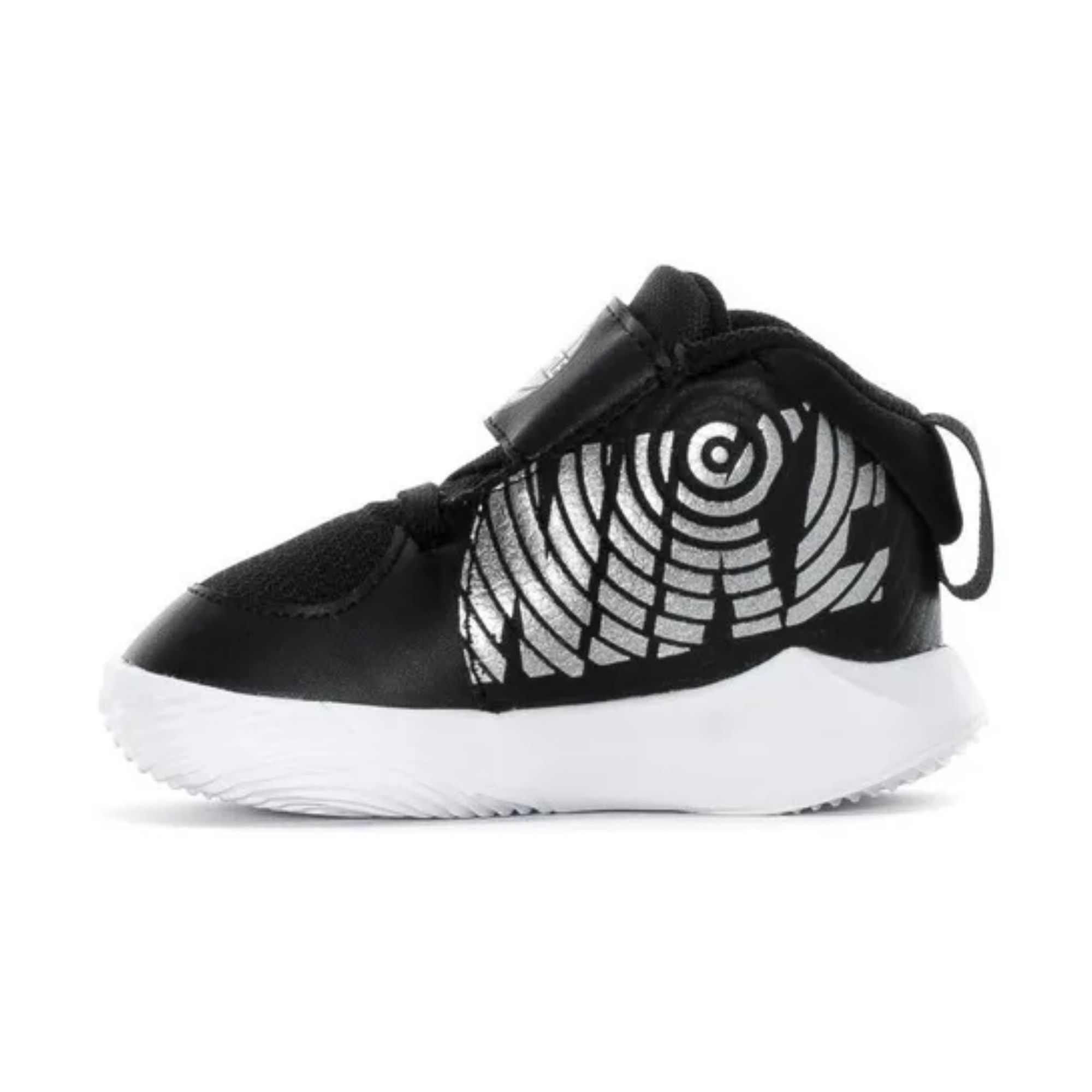 Tenis Nike Team Hustle D9 Negro con Gris Bebés Originales AQ4226001