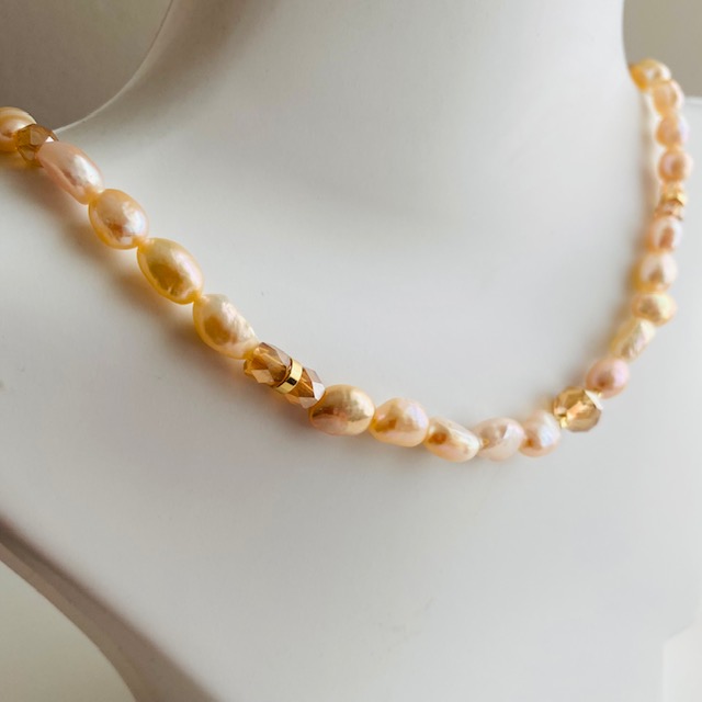 Collar perlas cultivadas y cristales- Baño de Oro 18K