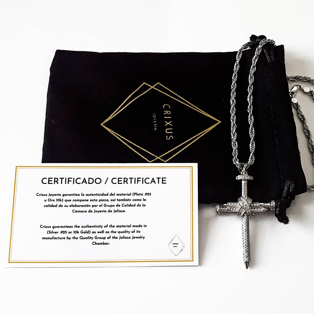 Cadena y cruz clavos de plata .925 hombre con baño de rodio y piedra zirconia. Incluye certificado