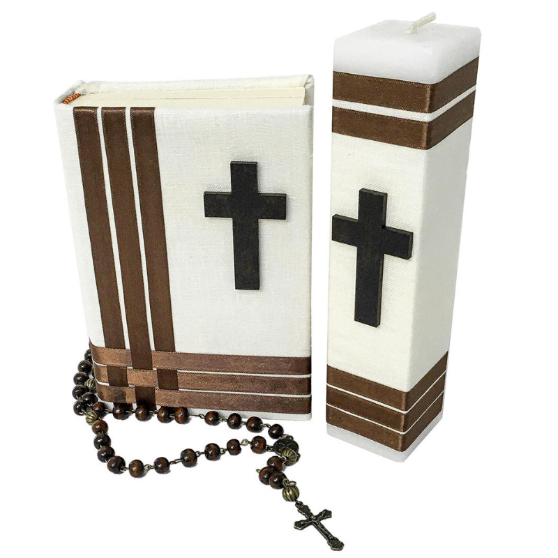 Casa Gala, Kit Set Primera Comunión para niño,Vela cuadrada, Rosario, Biblia, cirio, Color beige y listones chocolates