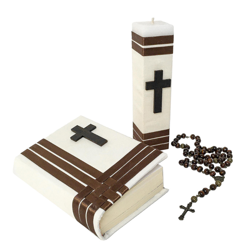 Casa Gala, Kit Set Primera Comunión para niño, con estuche MDF, Vela cuadrada, Rosario, Biblia, cirio, Color beige y listones color chocolate