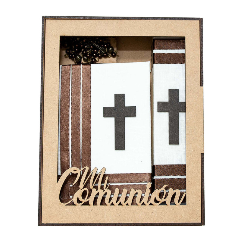 Casa Gala, Kit Set Primera Comunión para niño, con estuche MDF, Vela cuadrada, Rosario, Biblia, cirio, Color beige y listones color chocolate