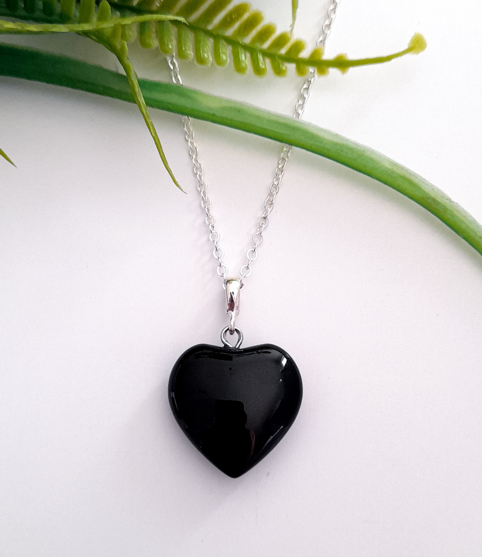 Collar dije corazón de piedra obsidiana en plata ley .925