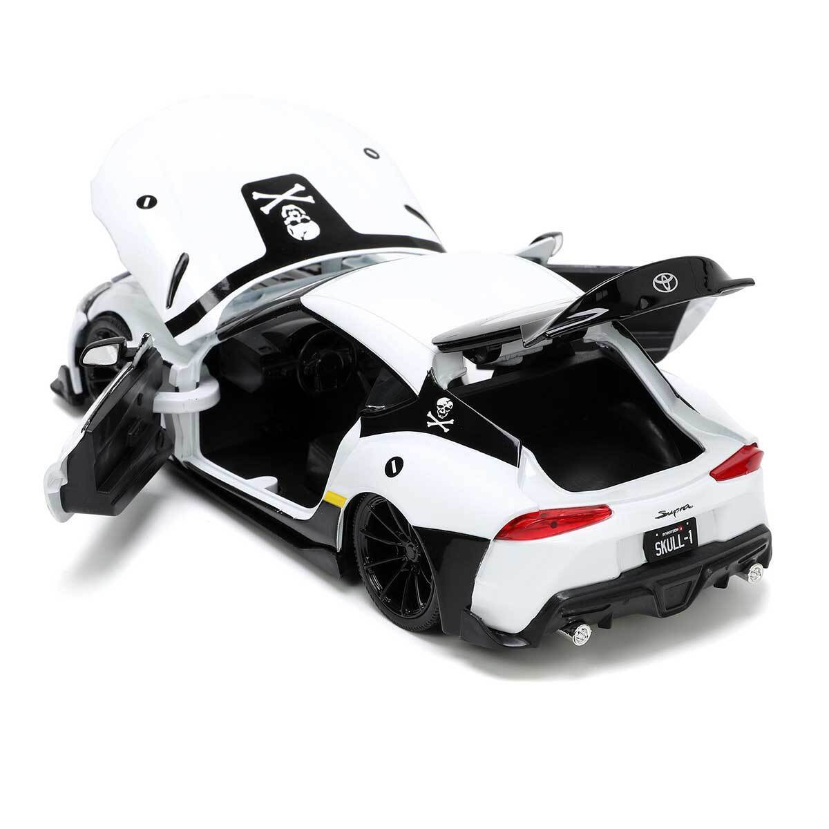 2020 Toyota Supra con Figura Roy Focker Robotech ANIMATION Hollywood Rides Jada Toys Escala 1:24 