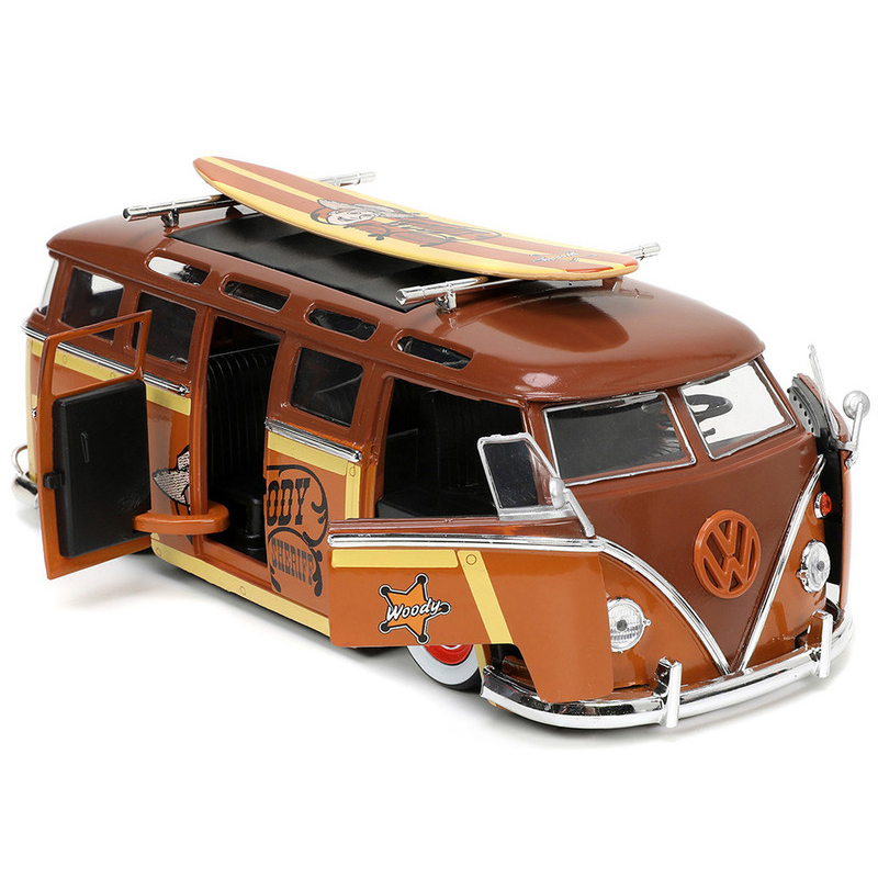 Volkswagen T1 Bus Brown Combi con Figura Sheriff Woody Toy Story Disney Pixar Hollywood Rides Jada Toys Escala 1:24