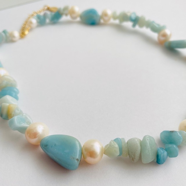 Conjunto aretes y Collar Piedra Amazonita- Baño de oro- Dorado- Piedras naturales y perla