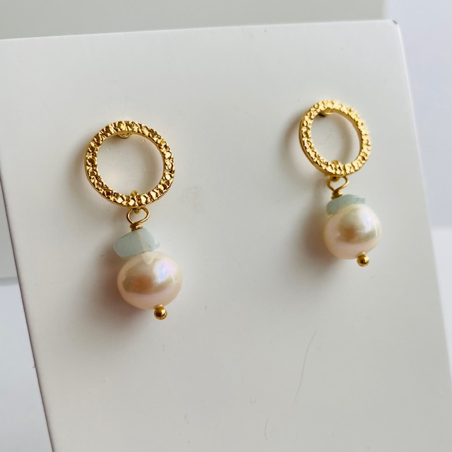 Conjunto aretes y Collar Piedra Amazonita- Baño de oro- Dorado- Piedras naturales y perla