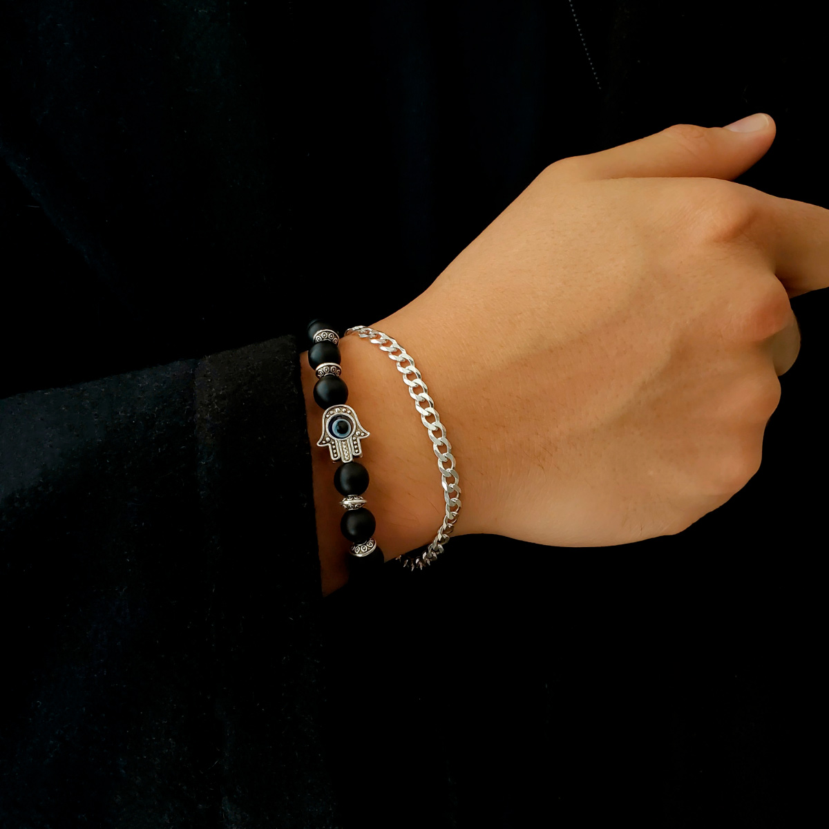 Pulsera ojo turco hombre Mano de Fátima con piedra onix mate.