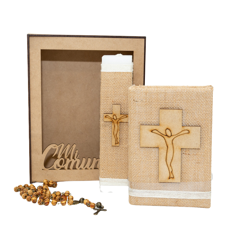 Casa Gala, Kit Set Primera Comunión para niño o niña, con estuche MDF, Vela cuadrada, Rosario, Biblia, cirio, Color capuchino