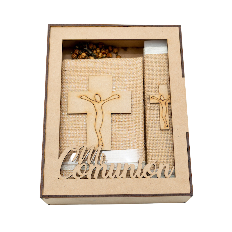 Casa Gala, Kit Set Primera Comunión para niño o niña, con estuche MDF, Vela cuadrada, Rosario, Biblia, cirio, Color capuchino