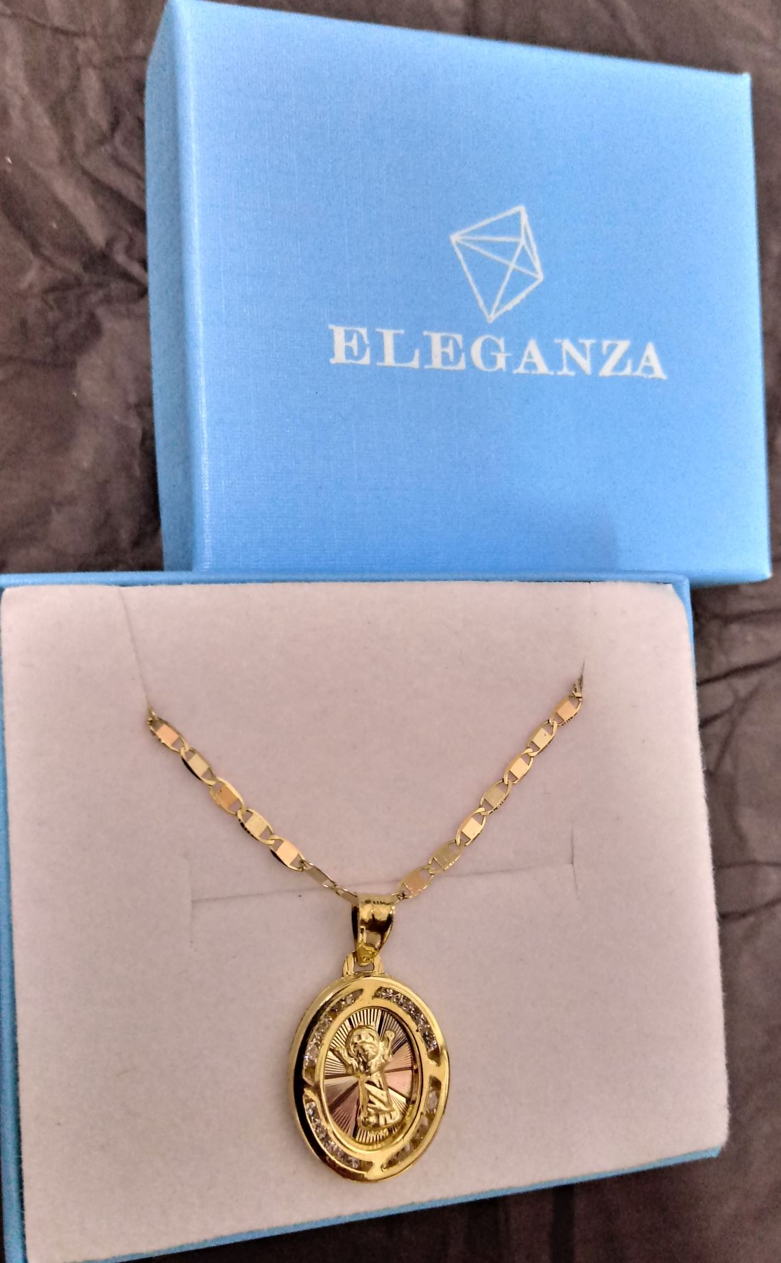 Medalla Divino Niño con cadena oro 10K 