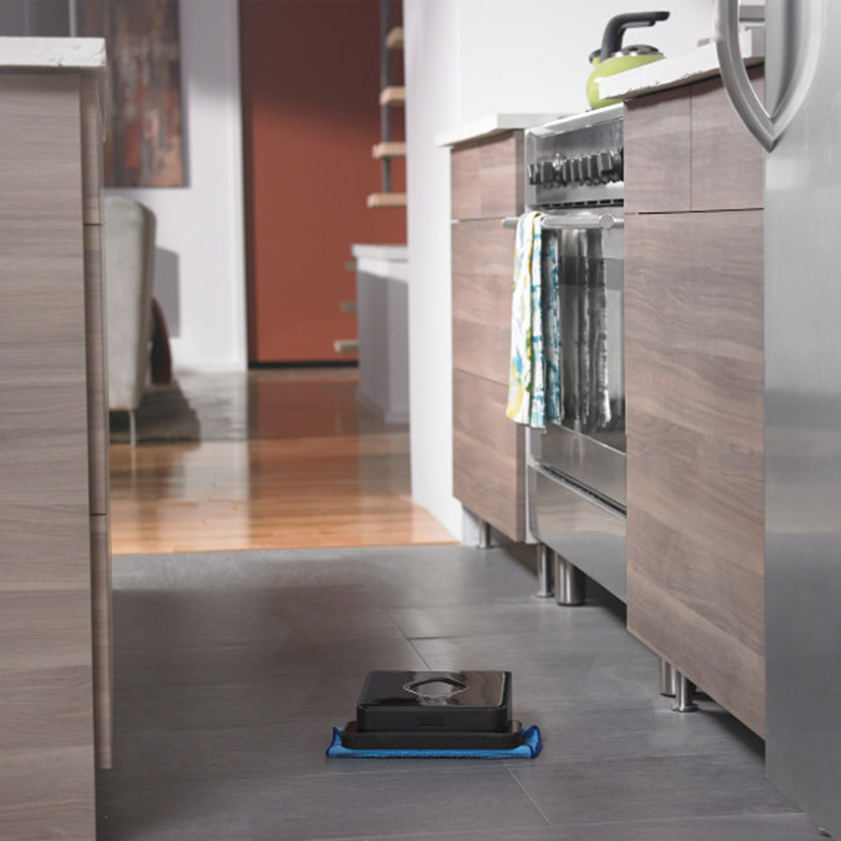  Paquete Robot Aspiradora iRobot Roomba  e517 & Robot Trapeador Braava 380T