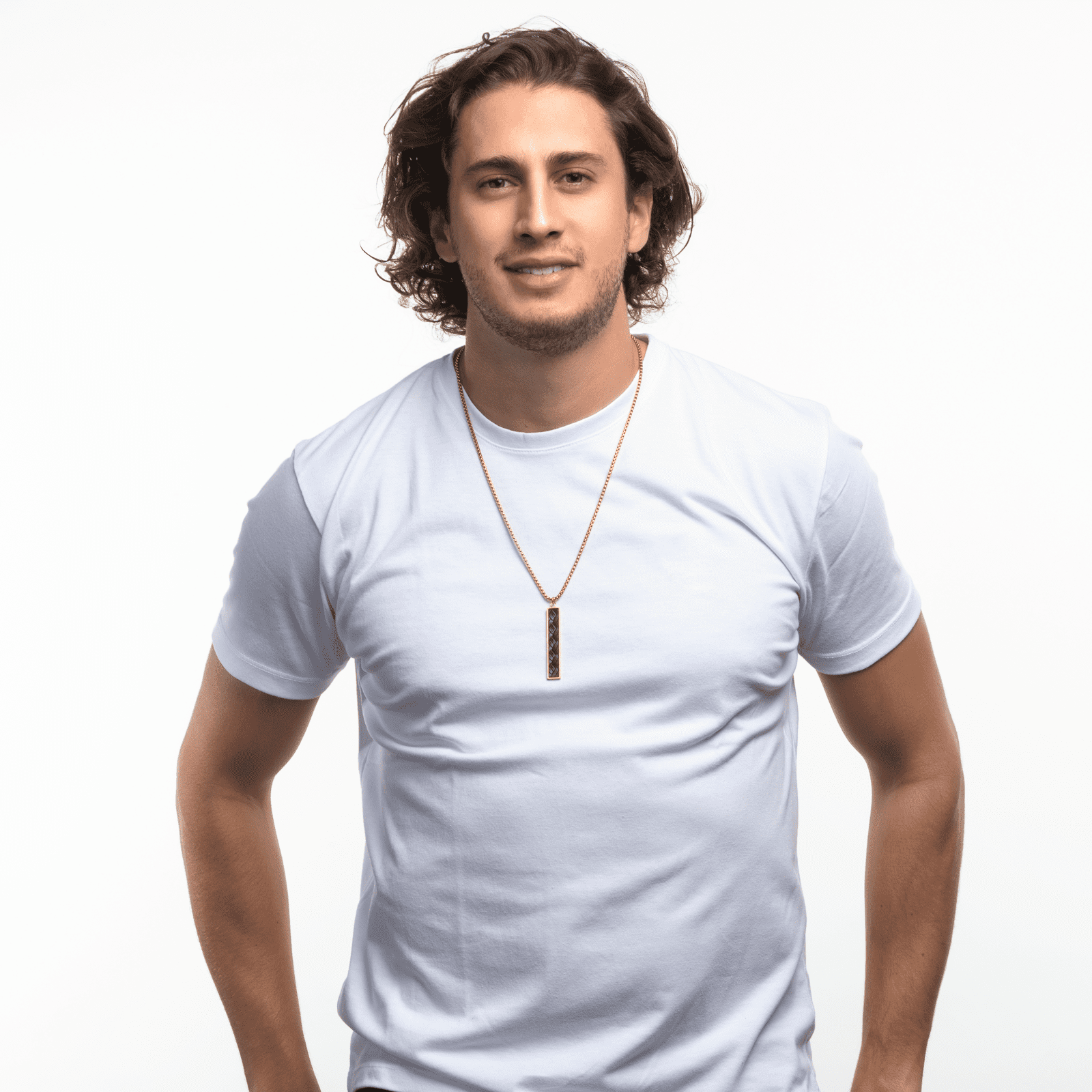 LUCKMAN Collar para Hombre Original , Cadena con Dije, Acero Inoxidable con Baño de Oro 18k y Caucho - Modelo Finn