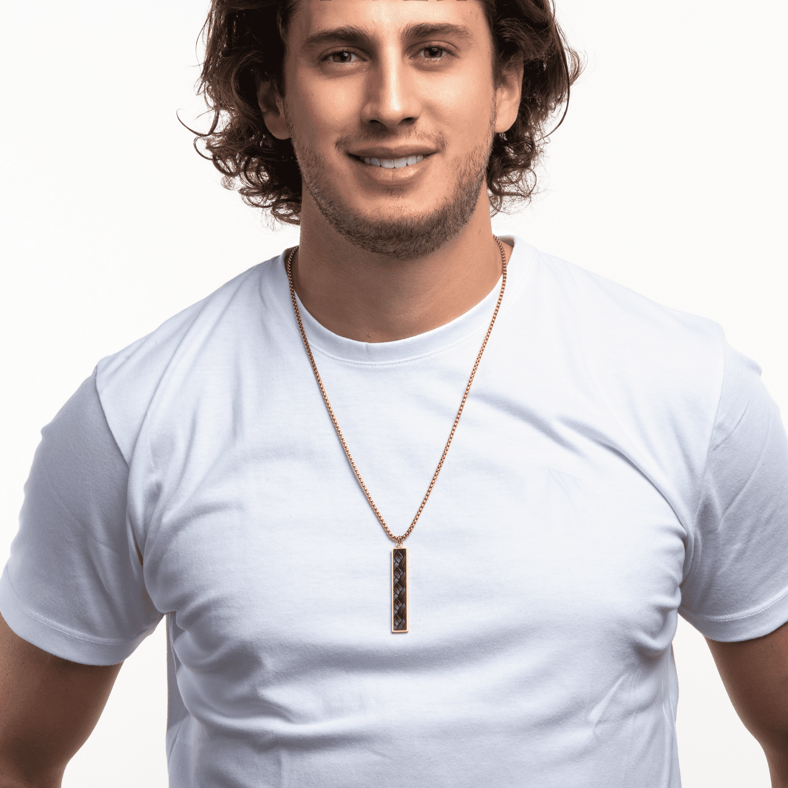 LUCKMAN Collar para Hombre Original , Cadena con Dije, Acero Inoxidable con Baño de Oro 18k y Caucho - Modelo Finn