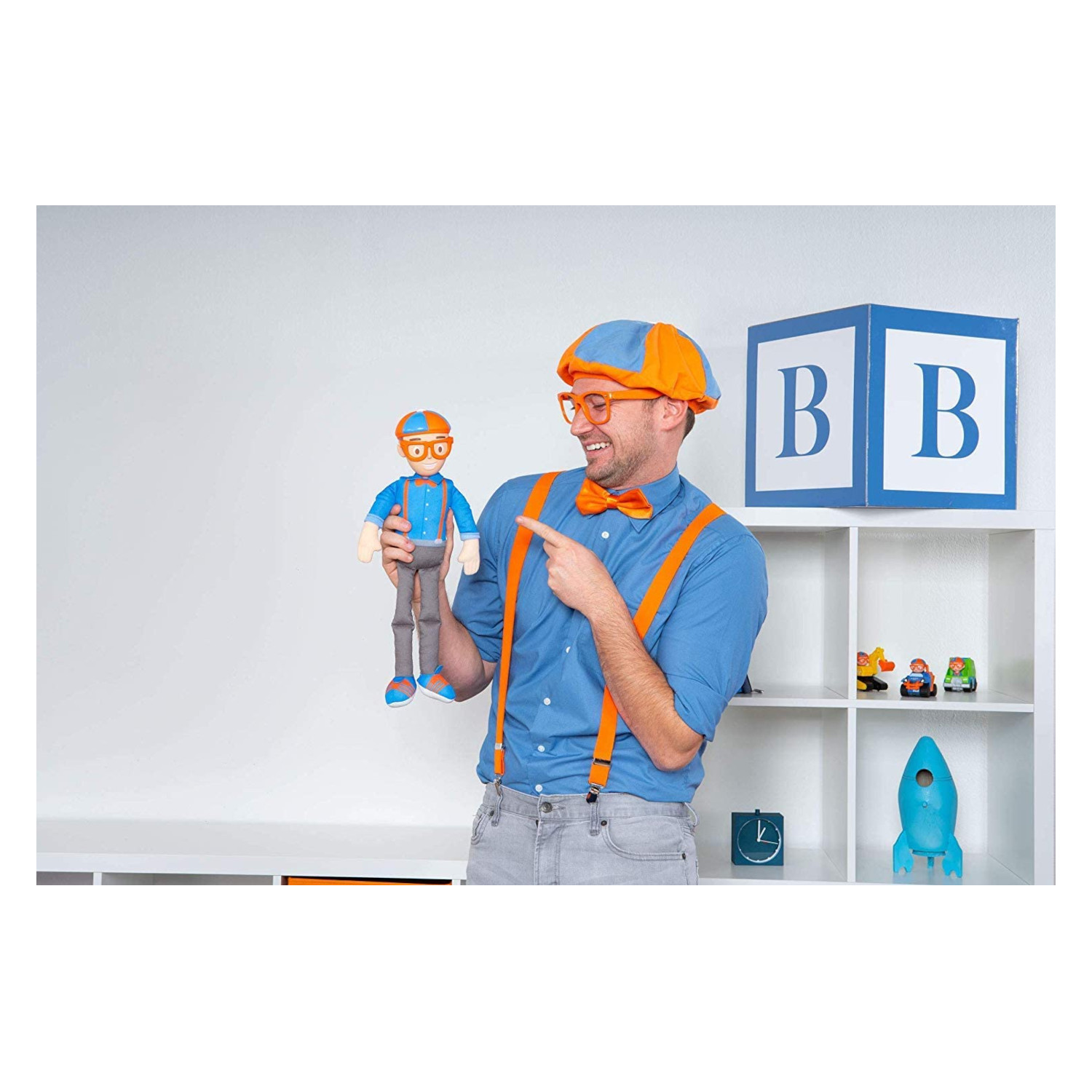 Muñeco Personaje Blippi de 40 Cm Alto, Sonidos y Frases en Idioma Inglés