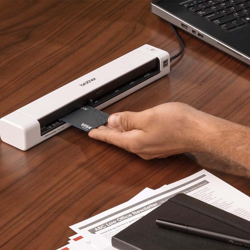 Scanner Portátil Brother Ds640, 1200 X 1200 Dpi, Escáner Color, Usb 3.0, Negro/Blanco.