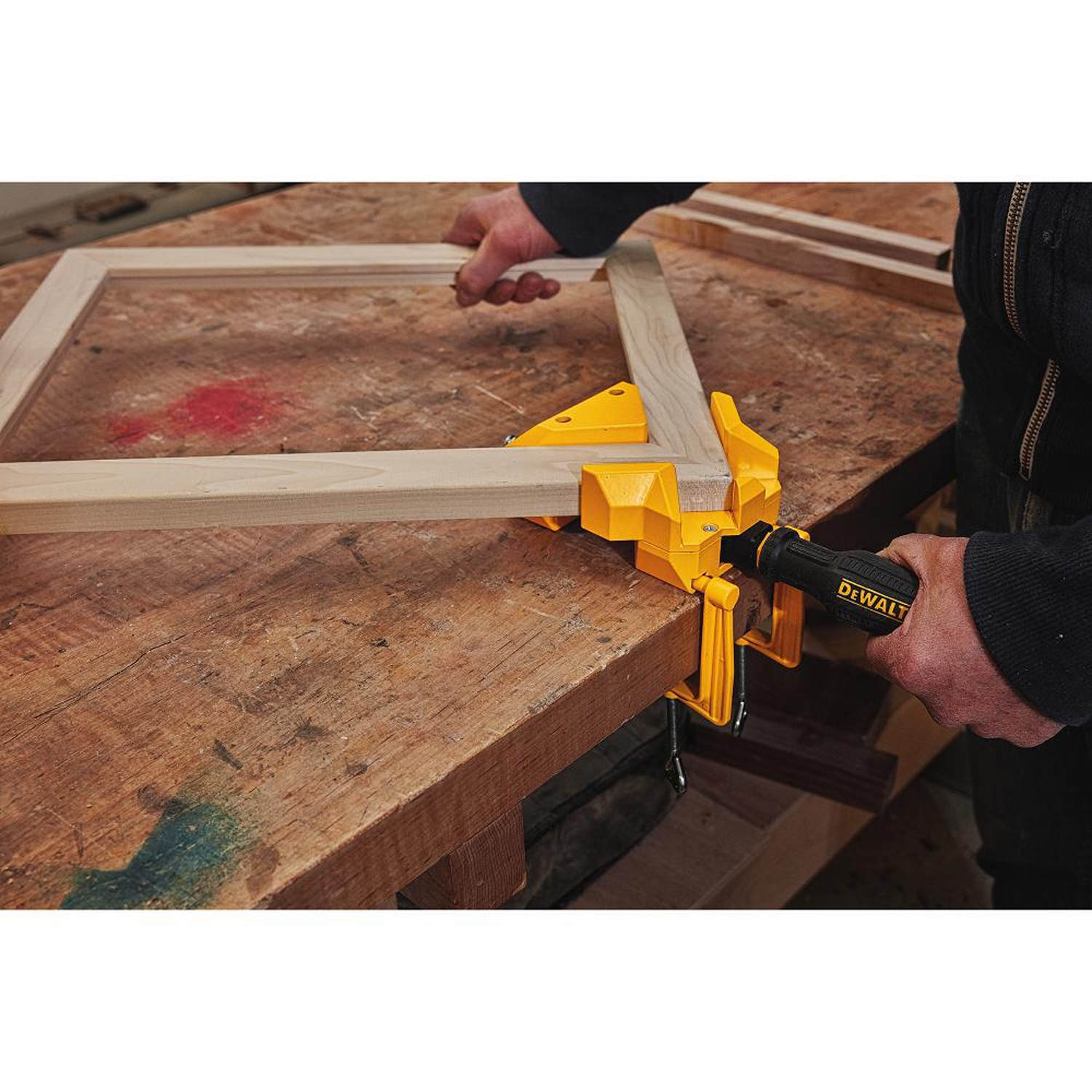 Abrazadera de Esquina DeWalt con Abrazaderas para Mesa