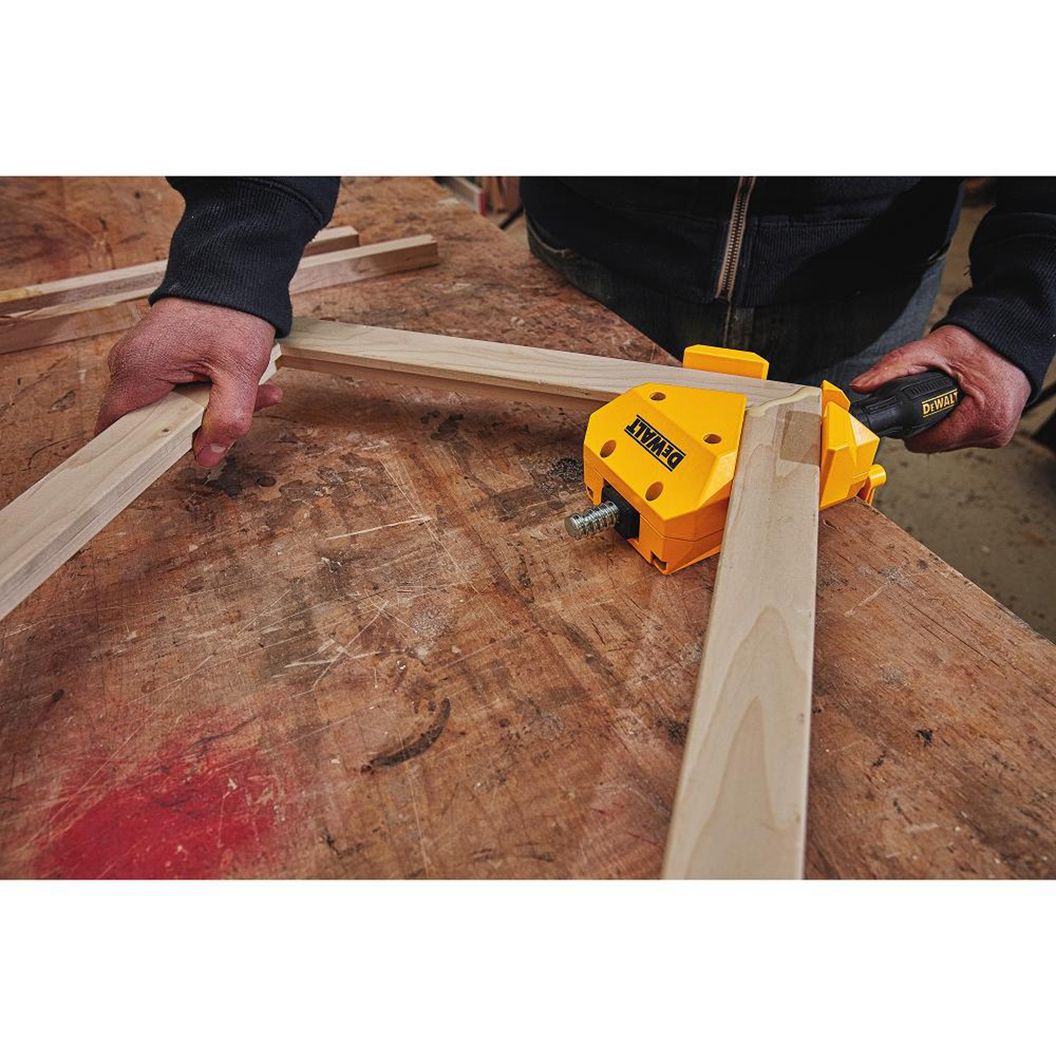 Abrazadera de Esquina DeWalt con Abrazaderas para Mesa