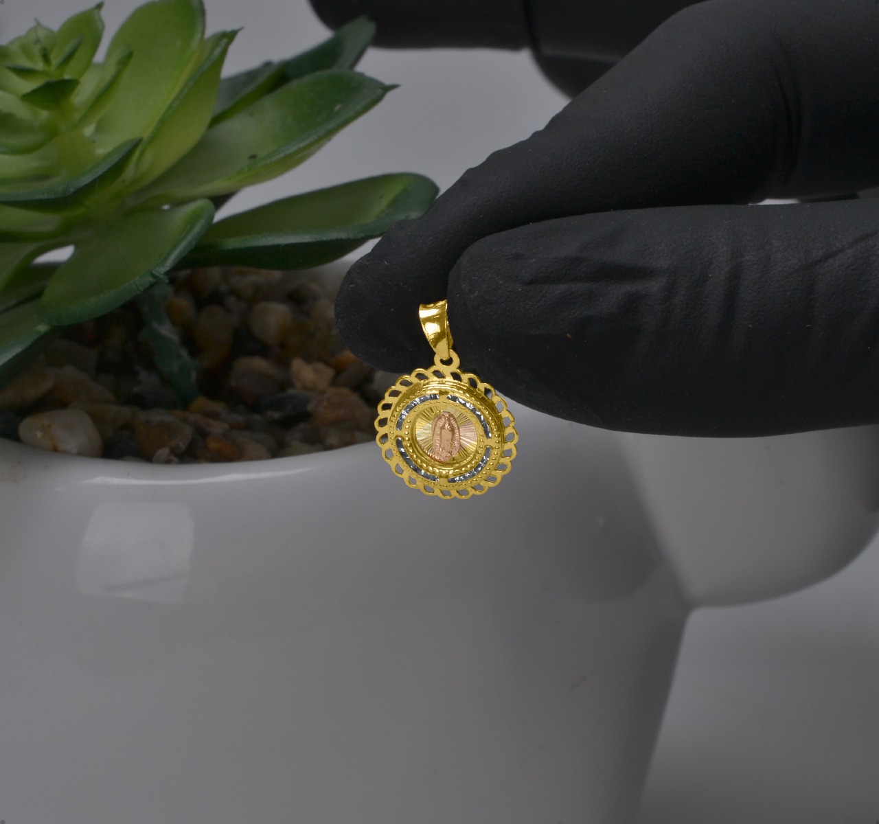 Medalla Virgen De Guadalupe | Oro Sólido 10k + Cadena 