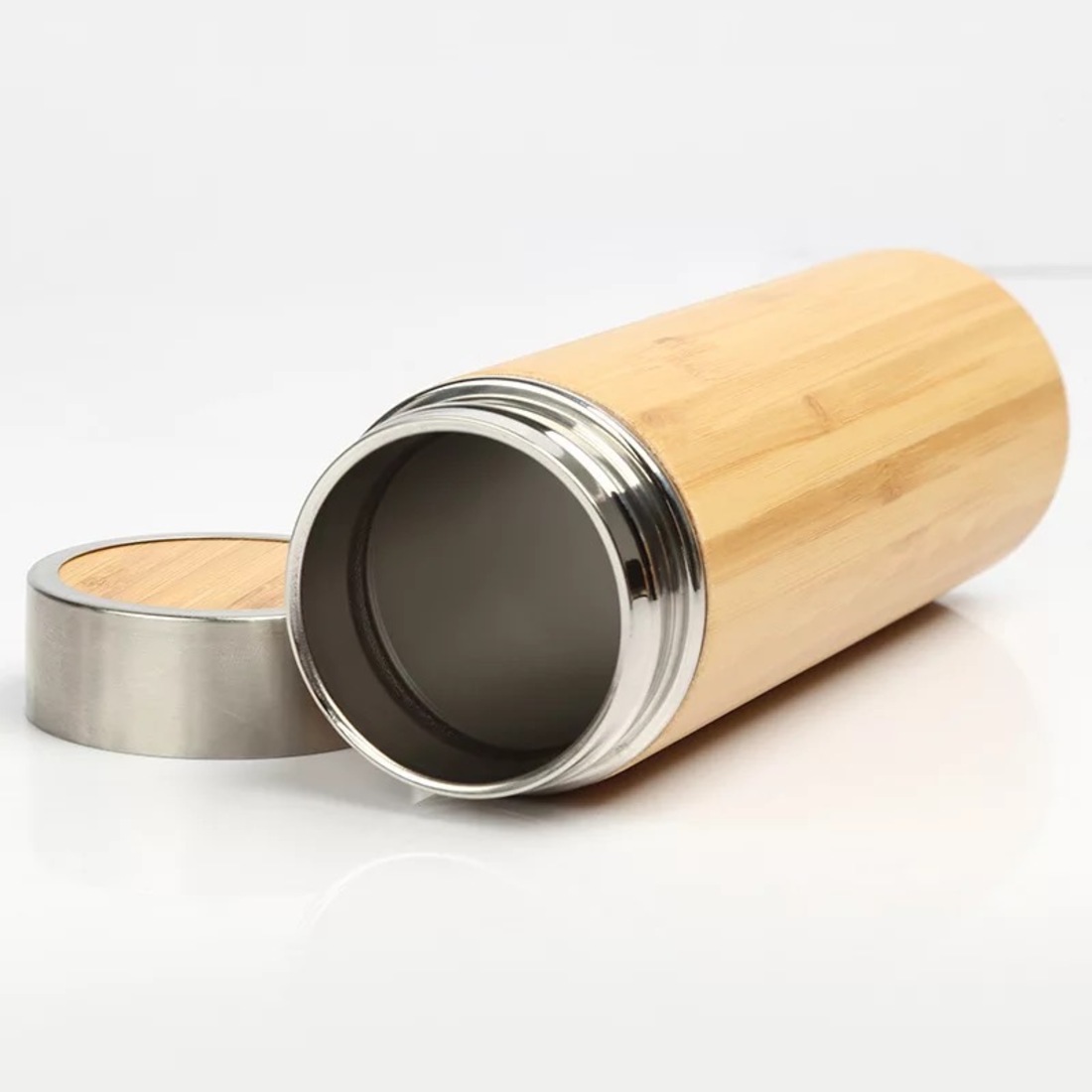 CARAVIAN Termo de Agua, Café y Té de 500 ml con Filtro de Acero Inoxidable para Infusiones, Vaso Térmico Ecológico de Doble Pared Recubierto de Bambú sin BPA  