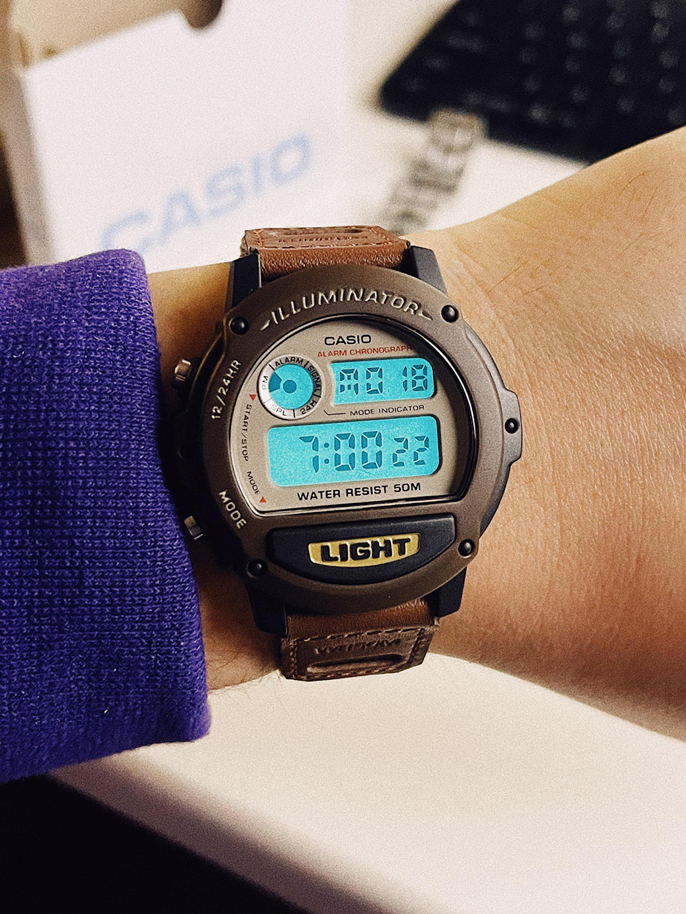 Reloj Casio Sport W89 con Correa de Cuero y Tela. Cronometro, Alarma, Resistente al Agua.