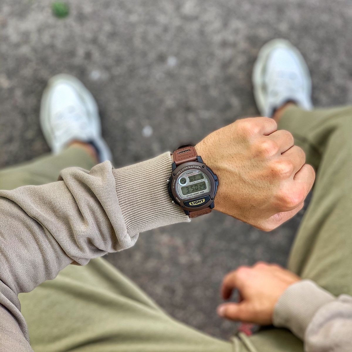 Reloj Casio Sport W89 con Correa de Cuero y Tela. Cronometro, Alarma, Resistente al Agua.