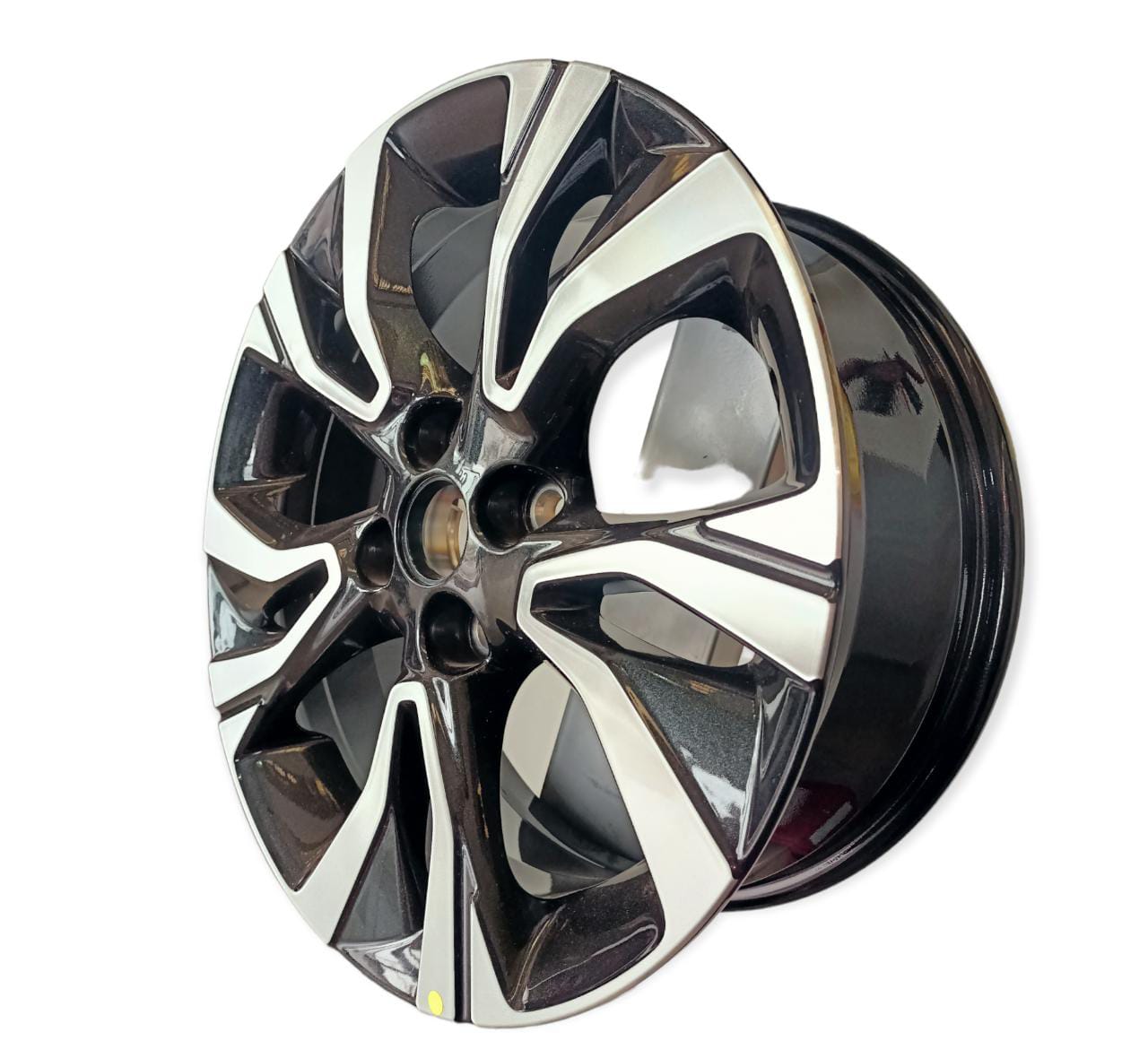 Rines de aluminio del 16" Negro con detalles cromados para Onix Original GM  (4 Pzs)
