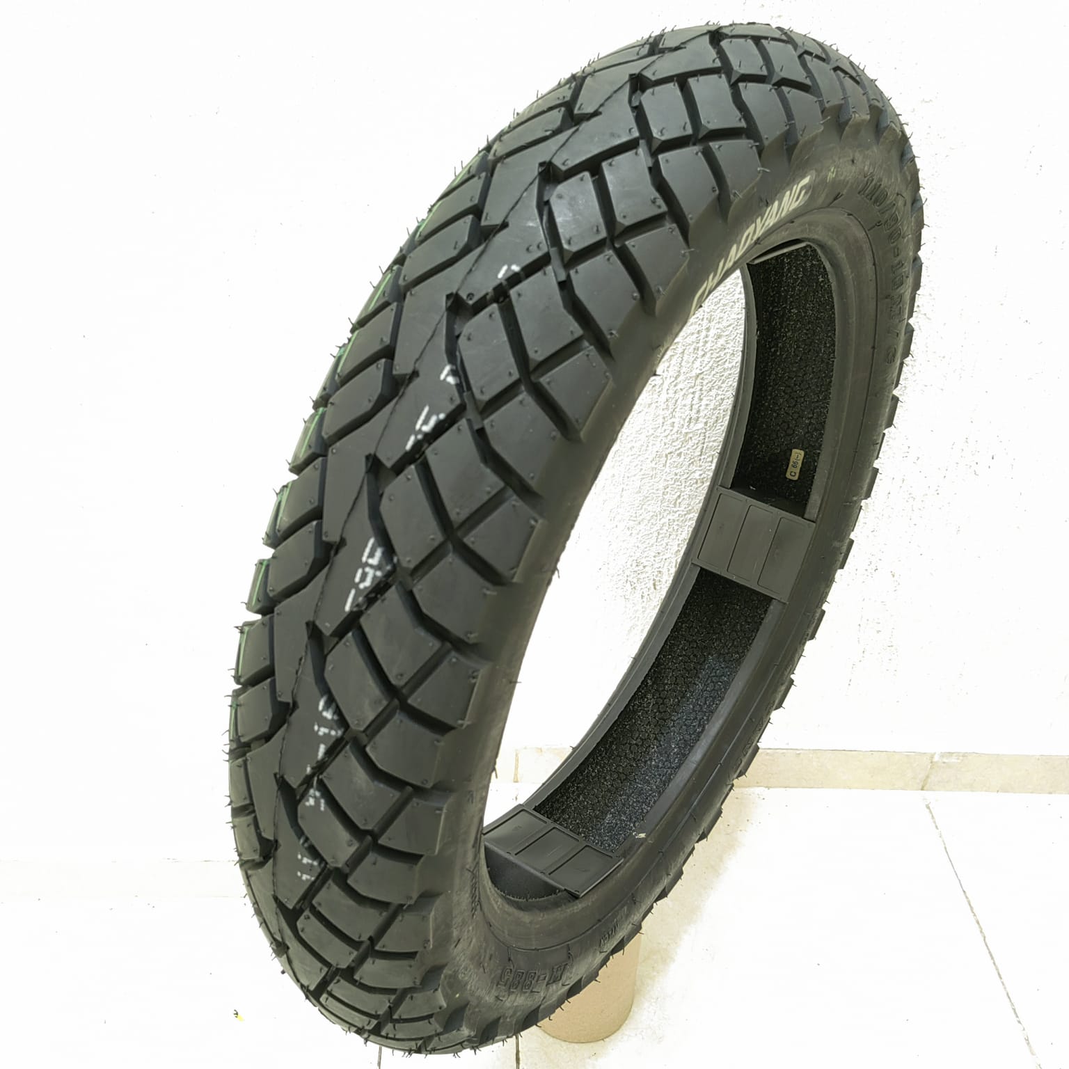 Llanta 110/90-16 Chaoyang H-885 Sin Camara