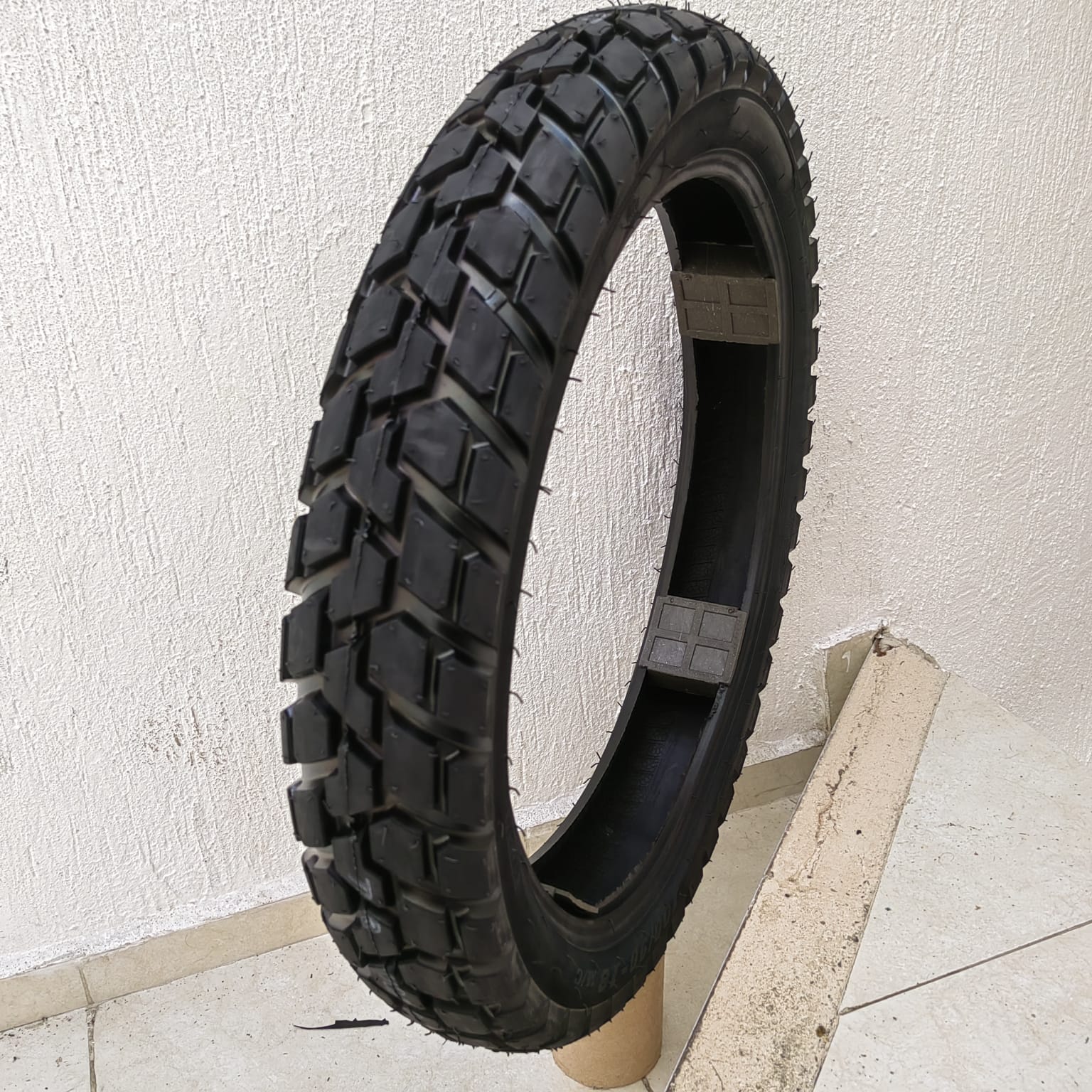 Llanta 100/90-18 Doble Proposito De Uso Sin Camara Motoking