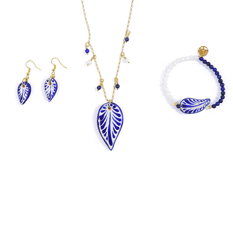 Juego de collar, pulsera y aretes hoja de talavera