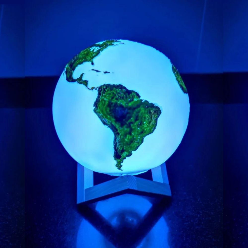 Lámpara LED 3D planeta tierra Gadgets&Fun con control incluido