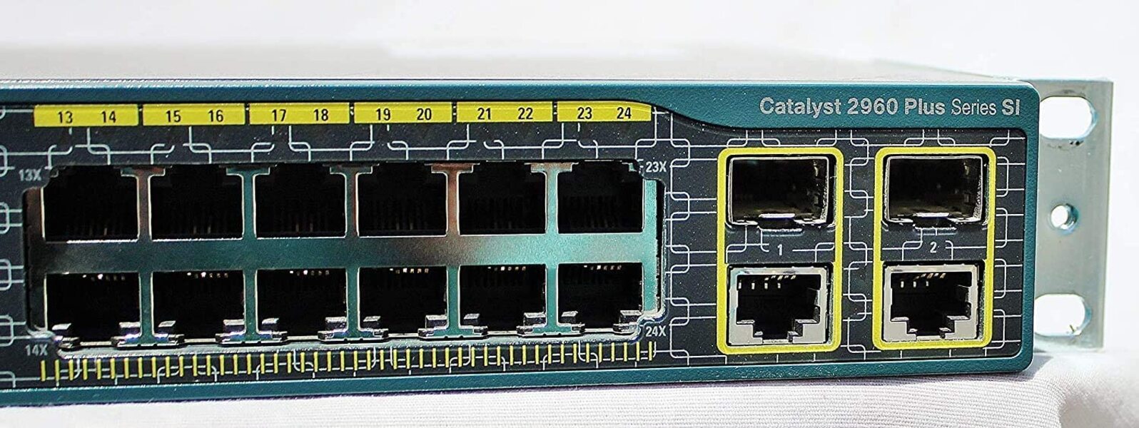 Switch Cisco Catalyst 2960 Plus - 24 Puertos - Fast Ethernet
