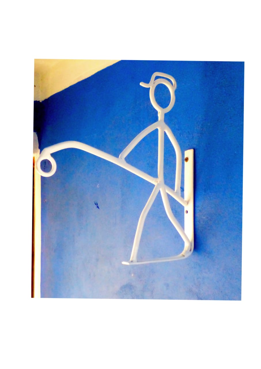 Mensula Para Maceta Colgante Figura Pescador  Con Gorra