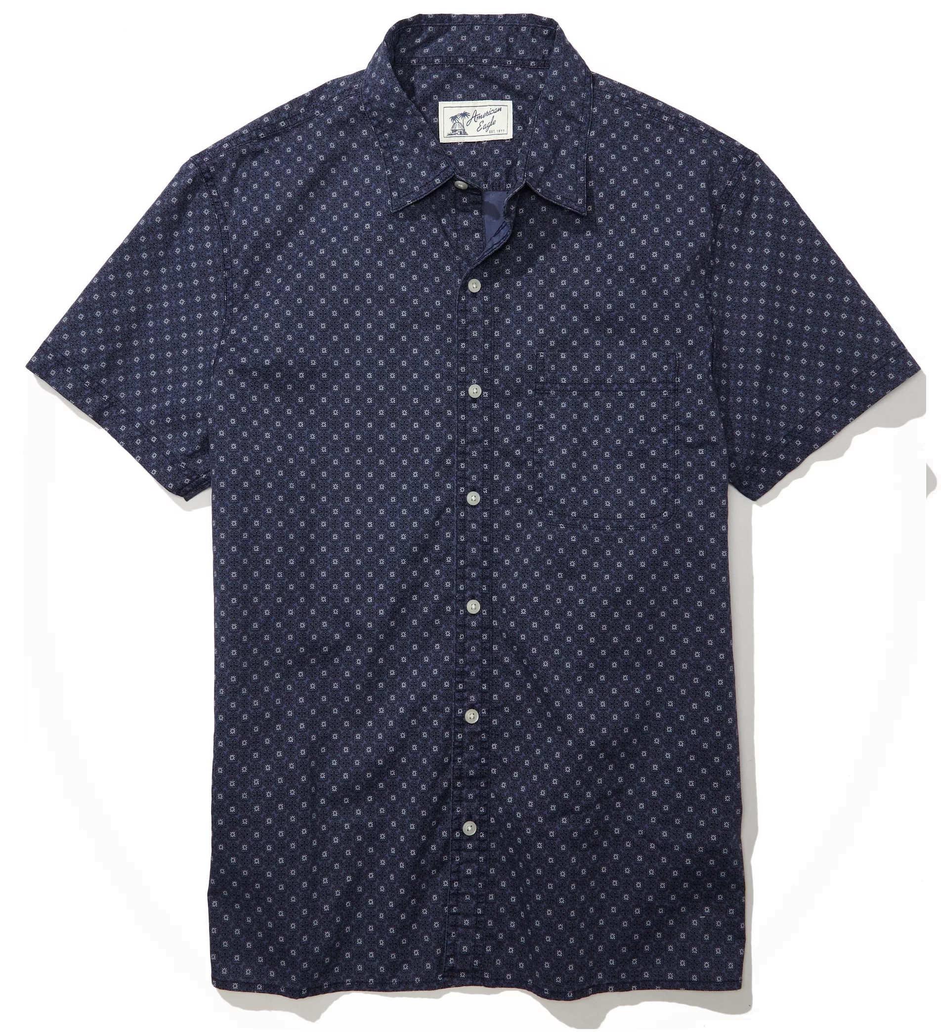 Camisa American Eagle estilo resort con lunares pequeños y botones