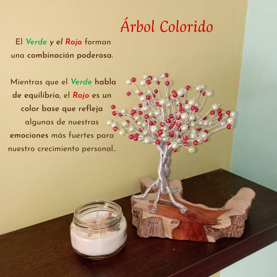 Árbol Colorido De Alambre de Aluminio con Cuentas Verdes y Rojas, Sobre Base de Tronco de Madera Natural + Vela Blanca de Soja