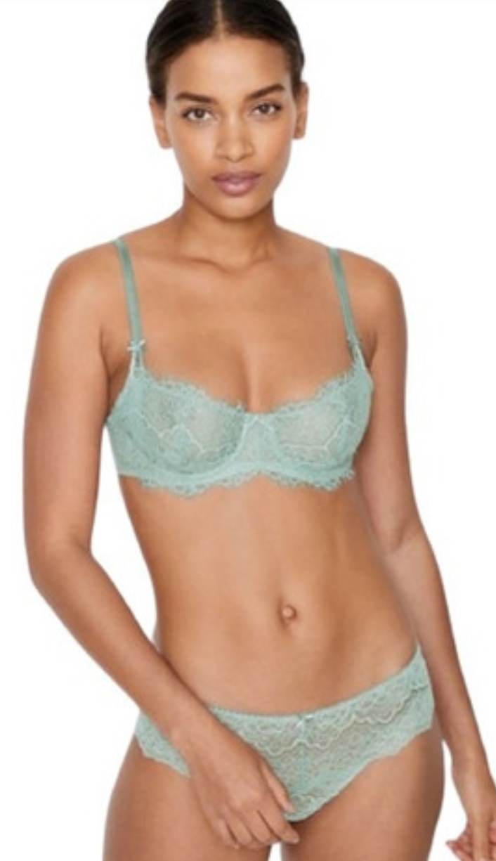 Tanga Encaje Floral, Sin Cobertura Trasera Victoria's Secret