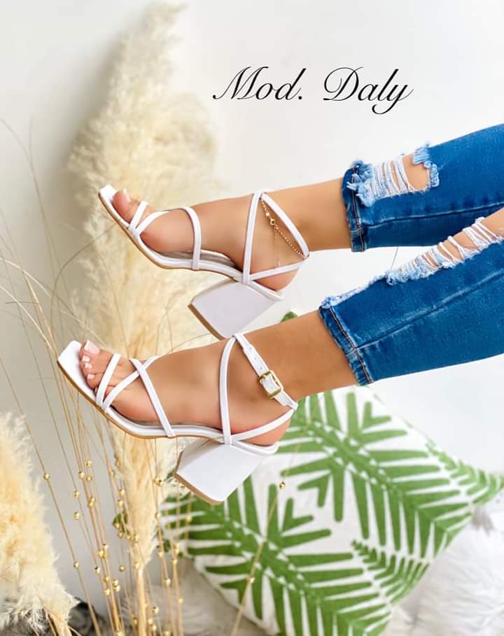 Sandalia Tacón Ancho Alto 6 o 7.5 Cm Tiras Delgadas Punta Cuadrada Con Plantilla De Piel 100% Natural Envío Gratis Agregando dos Pares de Productos Yosmina.