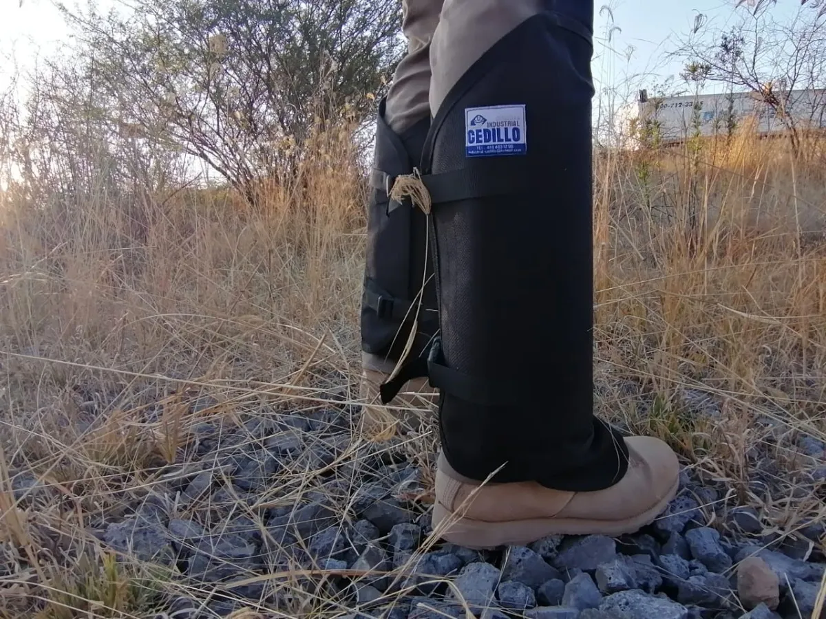 Polaina Viborera Protección Contra Serpientes Negro